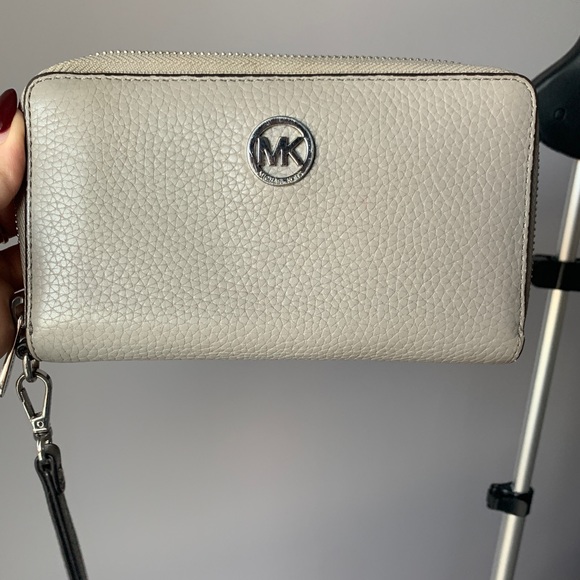 Michael Kors Grey Wallet - Picture 1 of 5